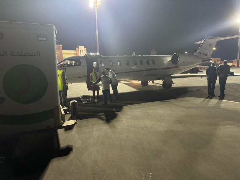 نقل سيدة إيفوارية في حالة حرجة من الداخلة إلى مراكش عبر طائرة خاصة