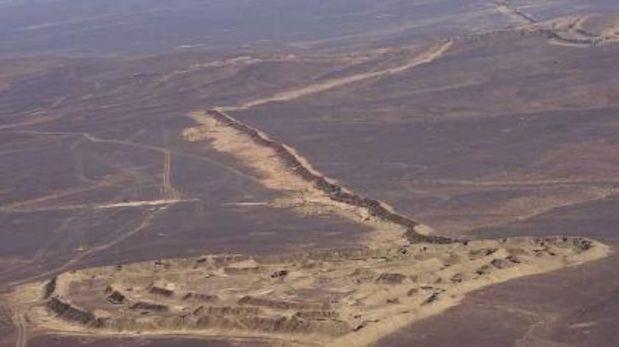 صورة جوية للجدار الأمني بالصحراء المغربية

