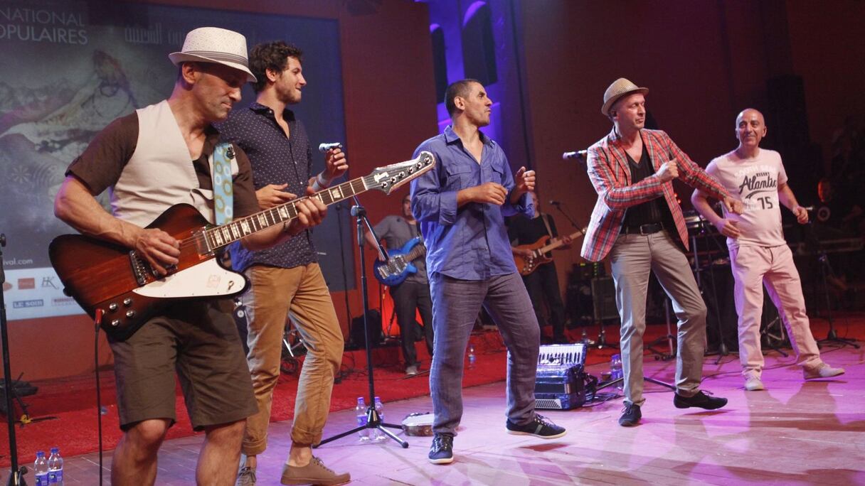 انسجام الأركسترا الوطنية لباربيس على خشبة المسرح
