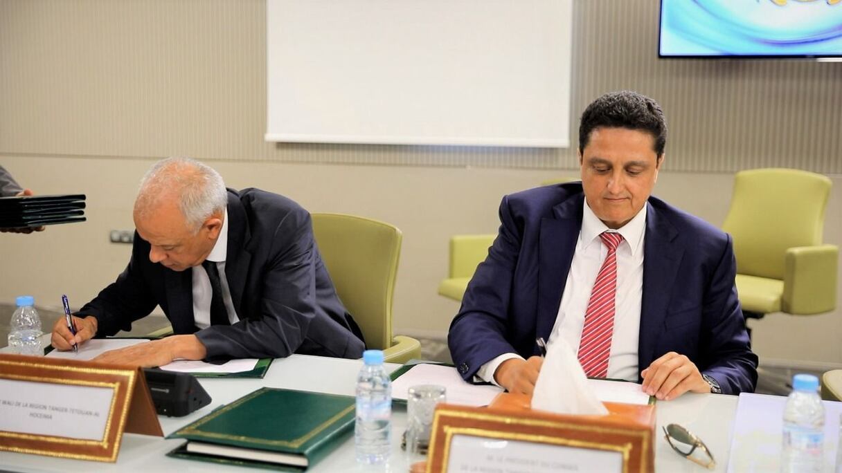 عمر مورو، رئيس مجلس جهة طنجة، خلال توقيع اتفاقية الاستثمار
