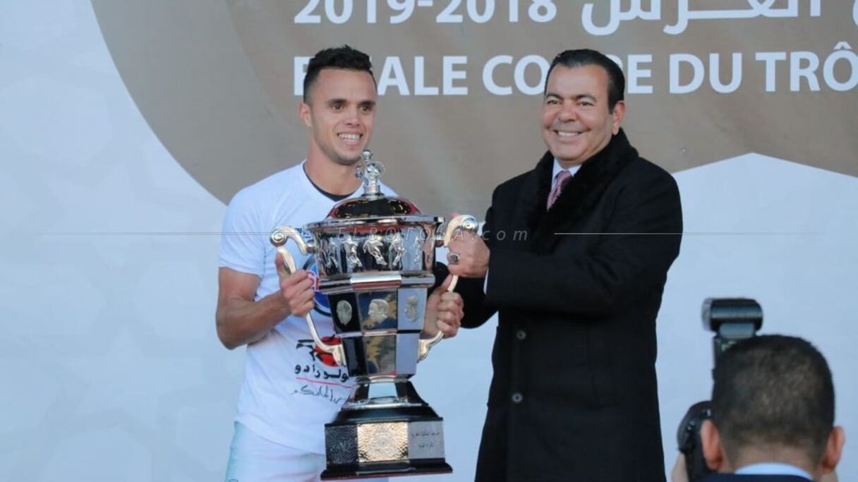 أسامة المليوي يستلم كأس العرش 2019 من الأمير مولاي رشيد
