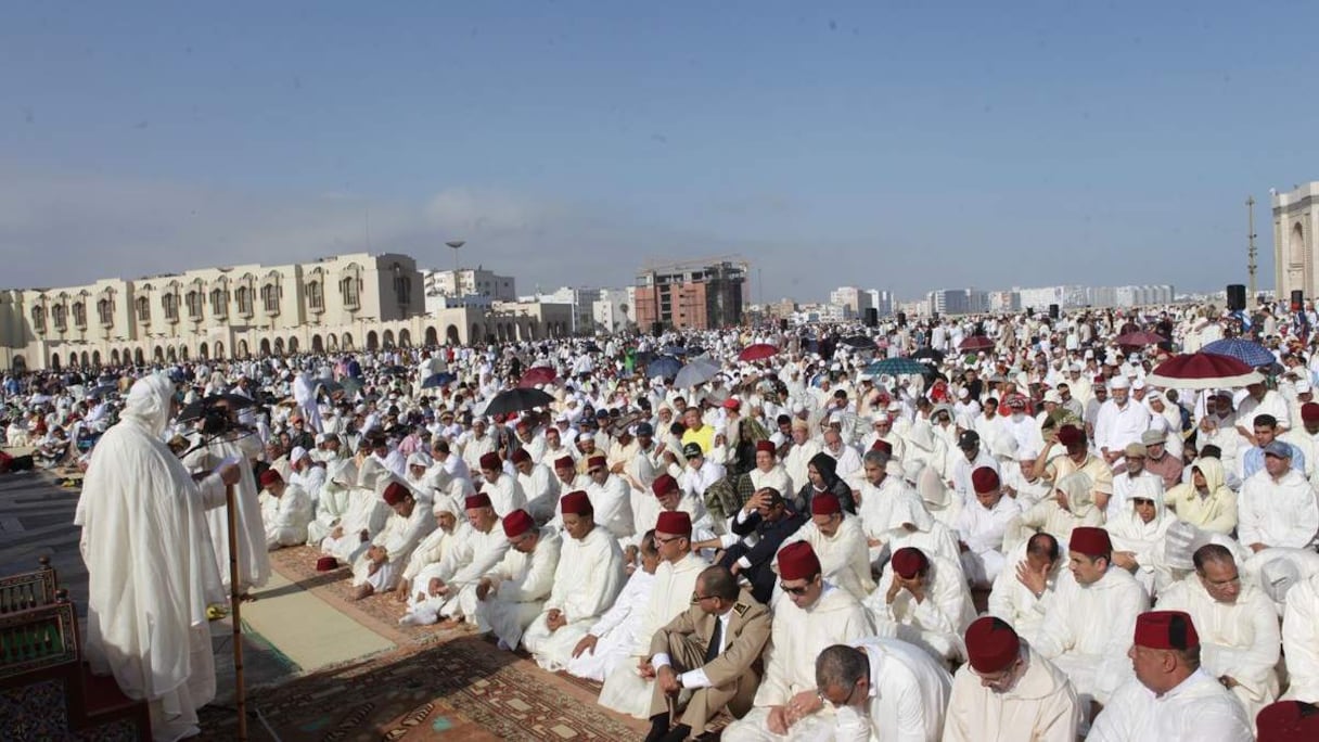 الإمام محسن أثناء خطبة العيد
