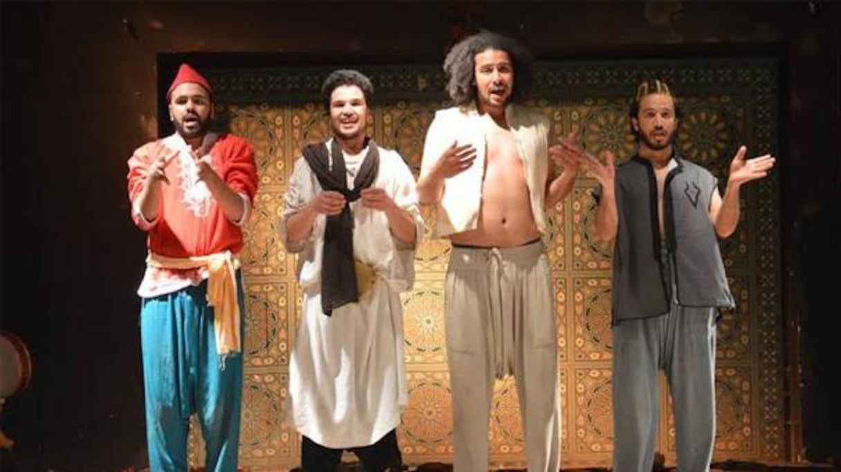 فرقة "فيزاج" المسرحية، التي ستقدم مسرحيتها "الرابوز" في مهرجان مسرح الشارع بالعيون
