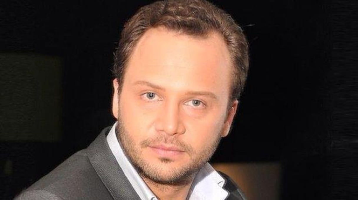 مكسيم خليل الفنان السوري الوسيم يدخل ضمن خانة الفنانين قليلي الحظ طولا
