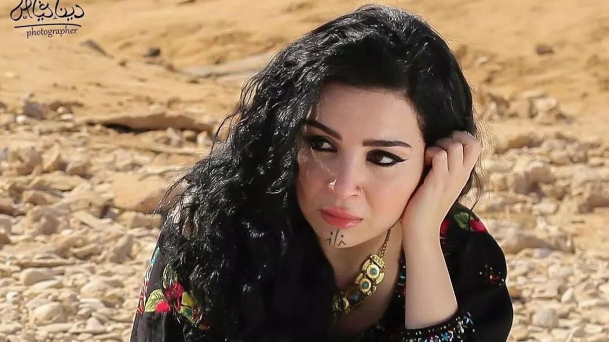 الفنانة مي عز الدين
