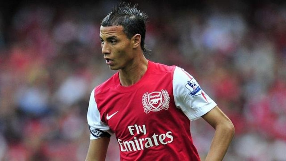 بعد مفاوضات شاقة بين بوردو الفرنسي وأرسنال الإنجليزي، جاء انتقال المغربي مروان الشماخ سنة 2010 إلى المدفعجية بشكل حر، في صفقة بلغت 12 مليون أورو.
