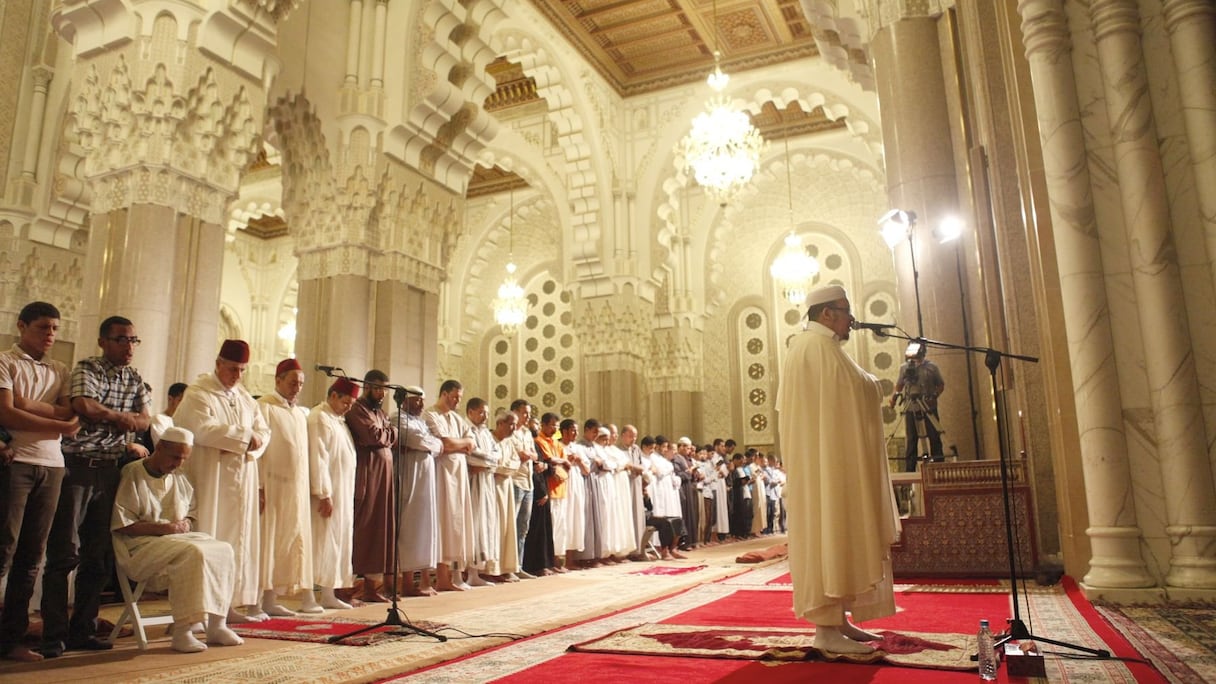 الطراز المعماري الراقي لمسجد الحسن الثاني يظفي طابعا خاصا من الخشوع
