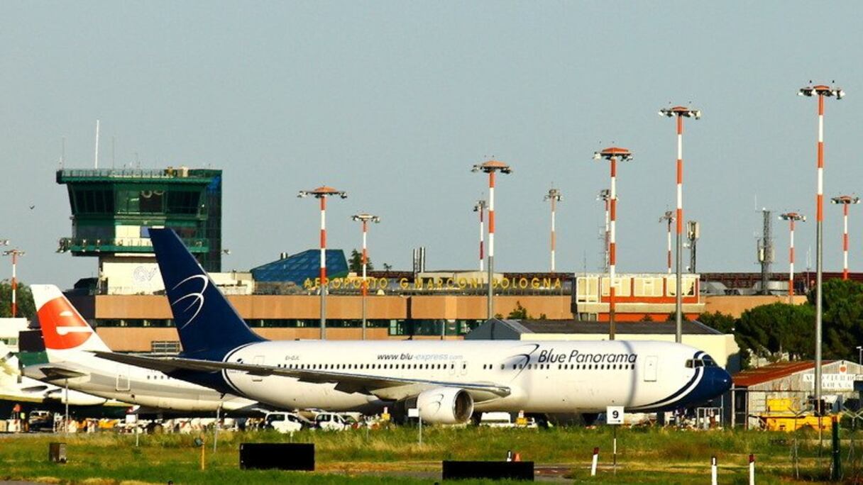 مطار ماركوني ببولونيا الإيطالية