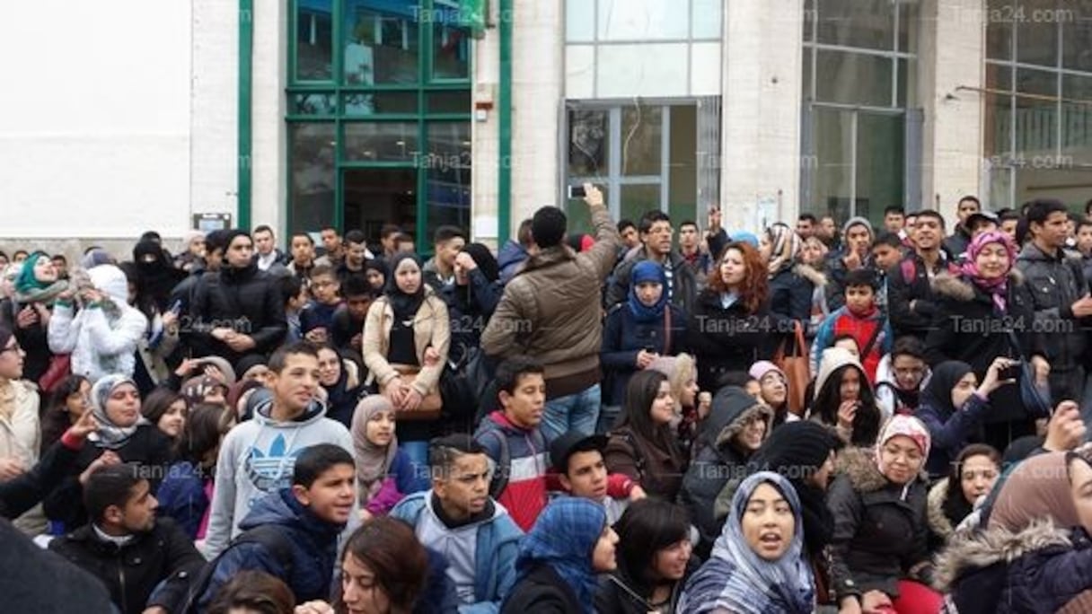 وقفة سابقة لتلاميذ بطنجة
