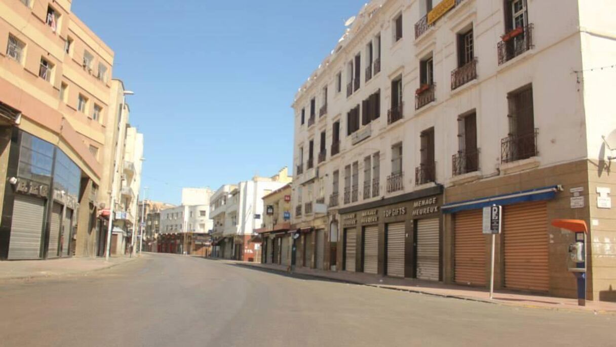 قبل 24 ساعة كان هذا الرواق من المركز التجاري درب عمر يعج بآلاف الناس.
