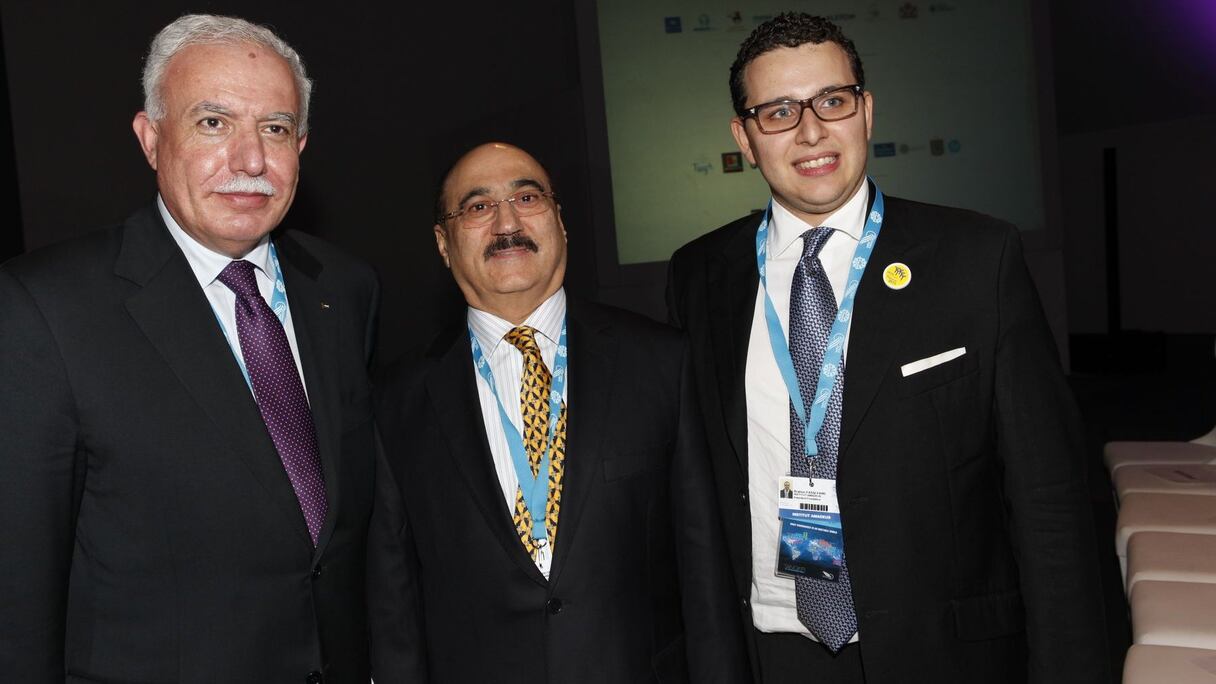 ابراهيم الفاسي الفهري رفقة ضيوف الملتقى
