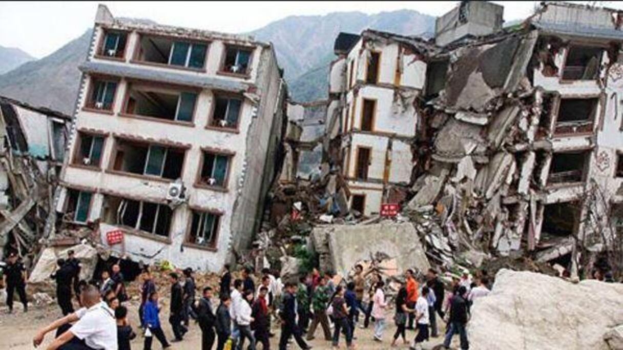 الزلزال العنيف أودى بأرواح الآلاف وتسبب في تدمير البنية التحتية
