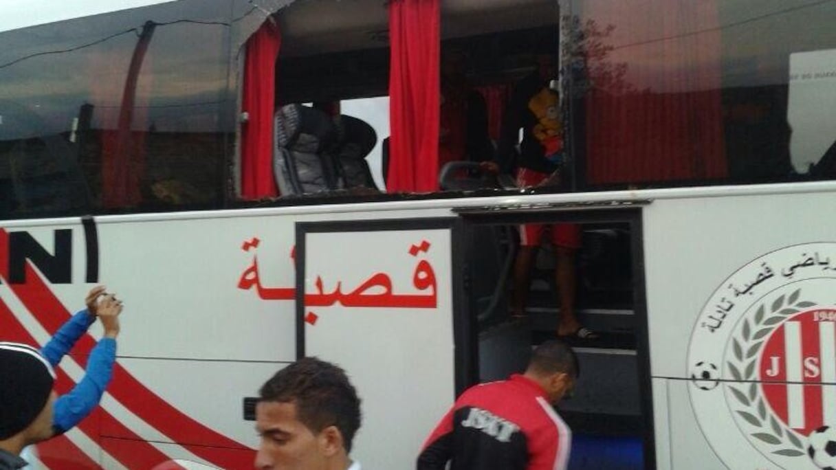 حافلة قصبة تادلة بعد الإعتداء عليها