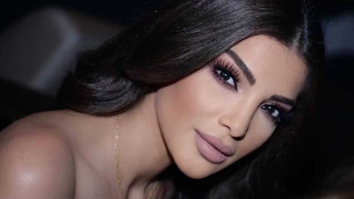 الفنانة دينا حايك