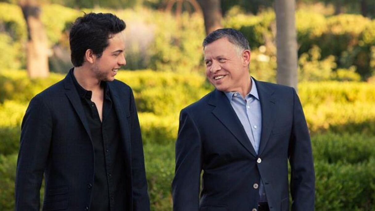 الملك عبد الله مع ولي عهده حسين بن عبد الله
