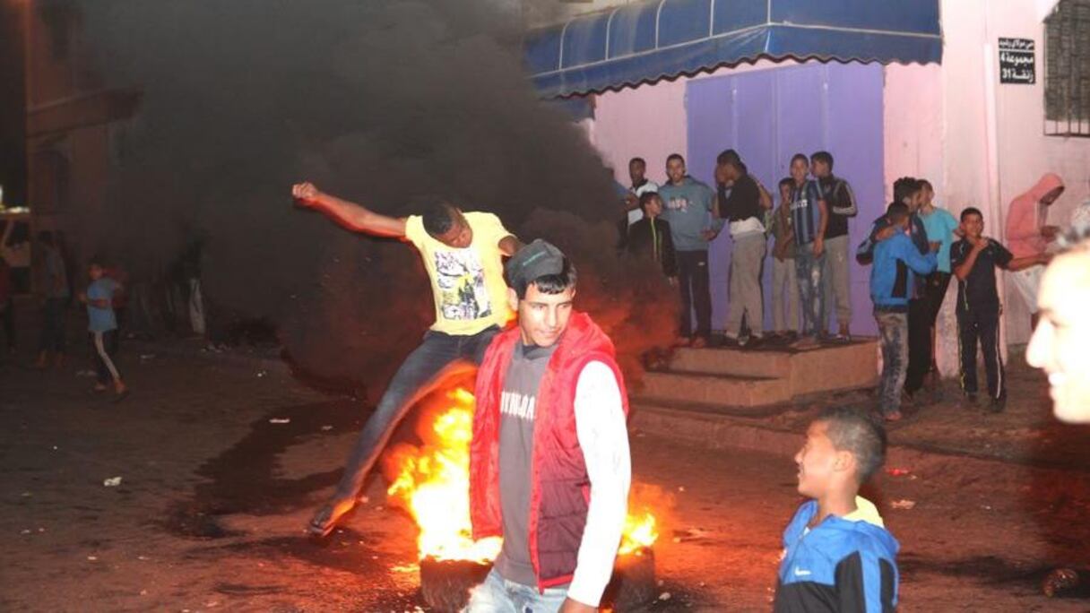 كان الكبار يؤطرون الاحتفال بـ"الشعالة" لكن بعد أن فسحوا المجال بالكامل للصغار يبدو أن الأمر أصبح خطيرا
