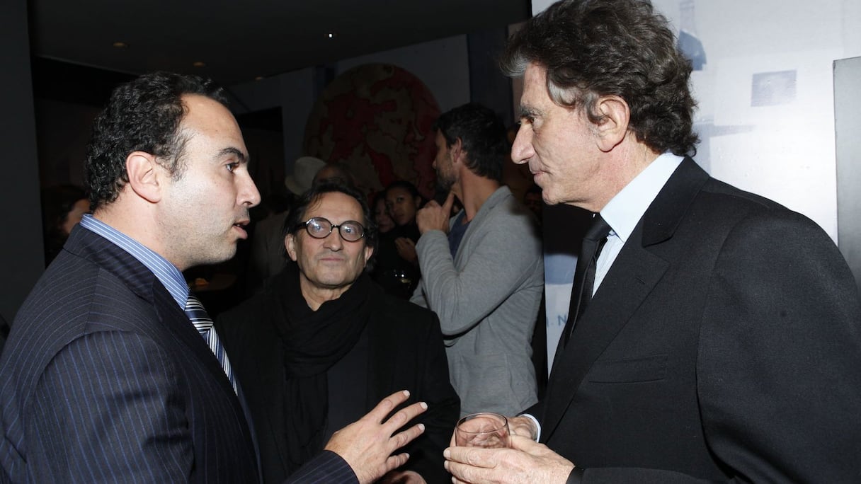 هشام الداودي رئيس CMOA  الخاصة ببيع التحف الفنية إلى جانب جاك لونغ
