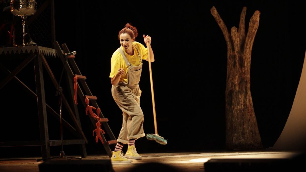 جميلة الهوني أو "التايكة" تتألق في "العساس"
