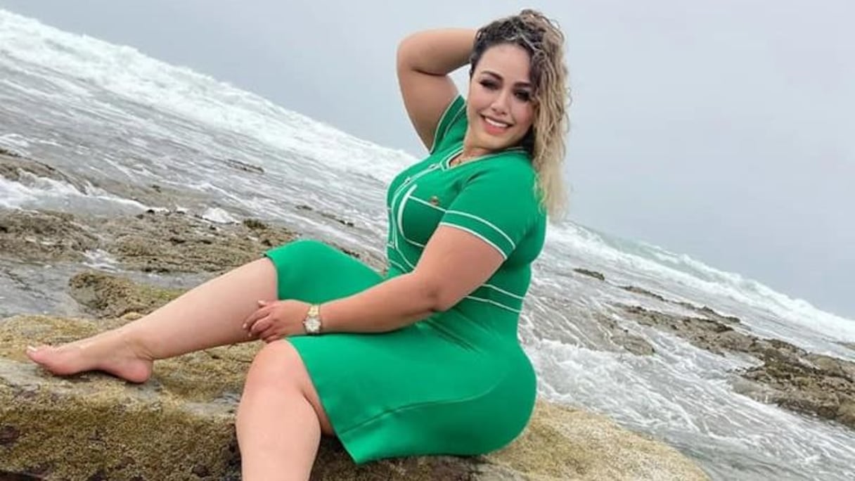 الشيخة الطراكس تشبه نفسها بحورية البحر