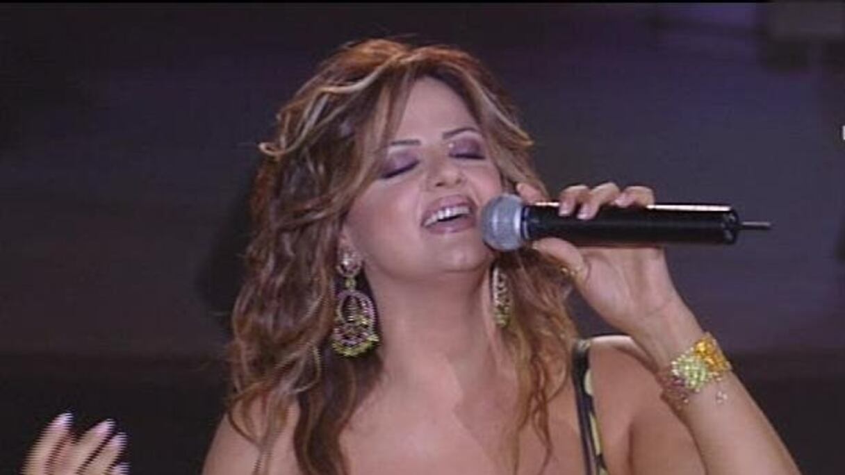 باسكال مشعلاني الفنانة اللبنانية يبلغ طولها 185 سنتيم وهي من بين الفنانات الطويلات حقا 
