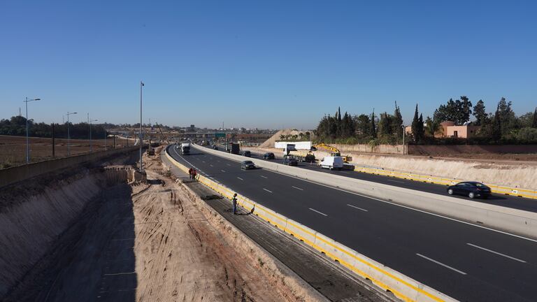 مشاهد حصرية لتشييد مفترق طرق من 3 مستويات بمدخل الدار البيضاء (خليل السالك /Le360)