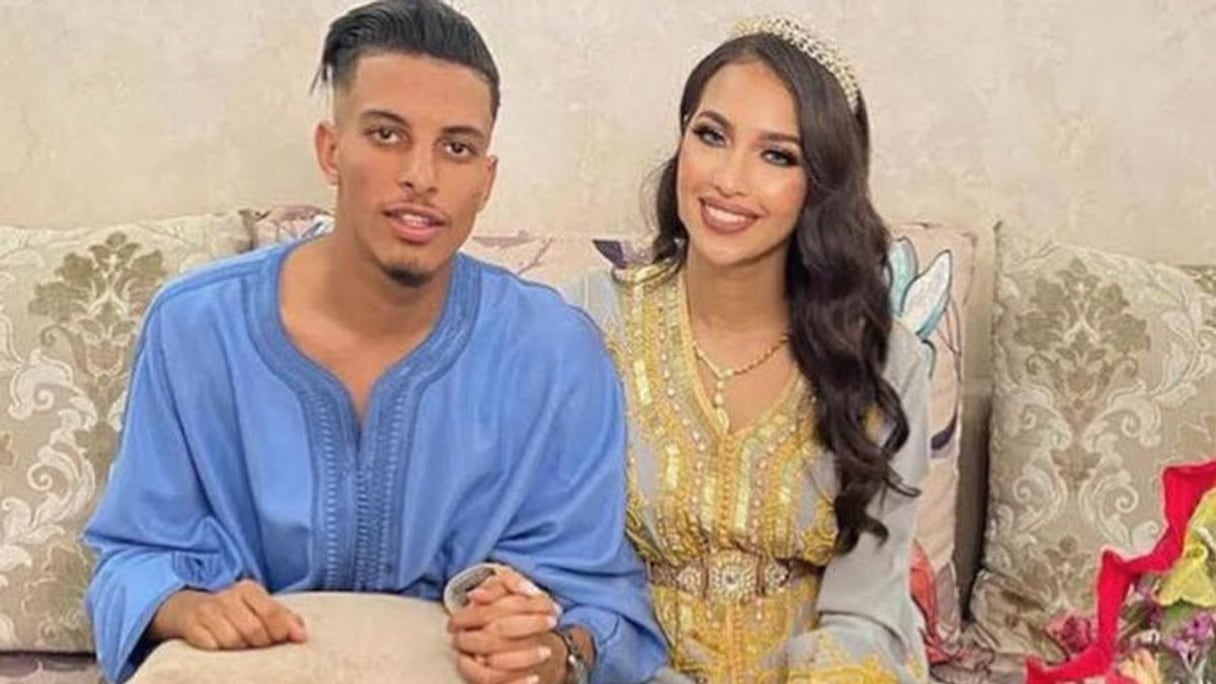 عز الدين أوناحي مع زوجته السابقة سارة
