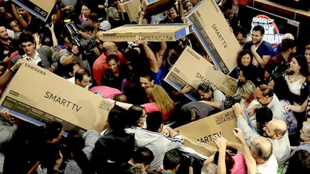 فوضى وازدحام في ليلة "الجمعة السوداء" بالولايات المتحدة الأمريكية
