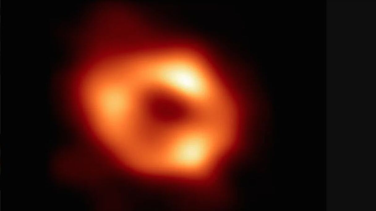 لأول مرة في التاريخ.. صورة الثقب الأسود وسط مجرة درب التبانة
