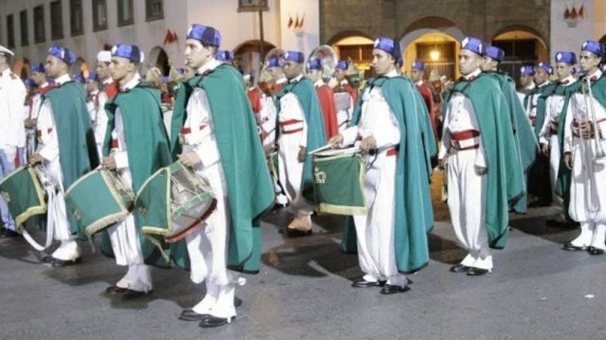 على امتداد ساعة من الزمن، قدمت فرق الحرس الملكي عروضا أمتعت الجمهور.