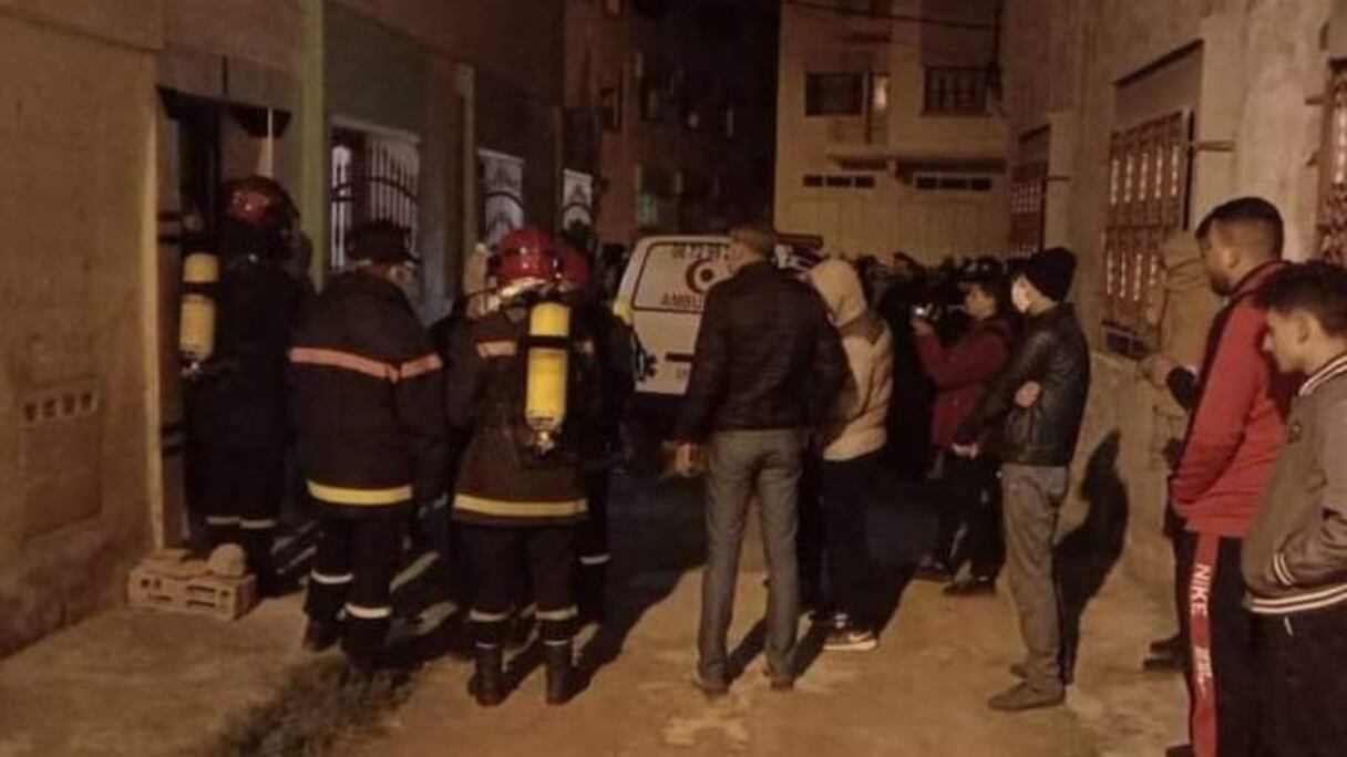 السلطات المحلية بصفرو أمام منزل الضحايا
