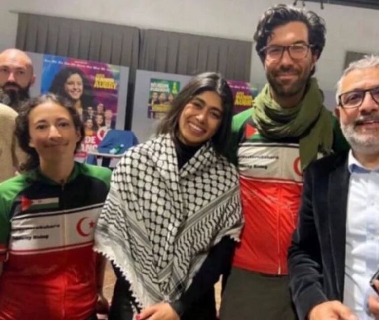 Rima Hassan avec des soutiens du Polisario en France, le 9 juin 2024, lors de la campagne pour les élections européennes.