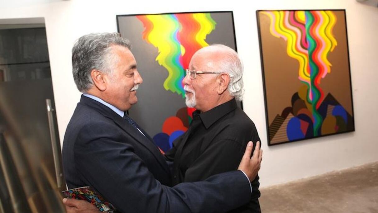 عناق حار بين المليحي ووزير السكنى وسياسة المدينة والأمين العام للتقدم والاشتراكية نبيل بنعبد الله
