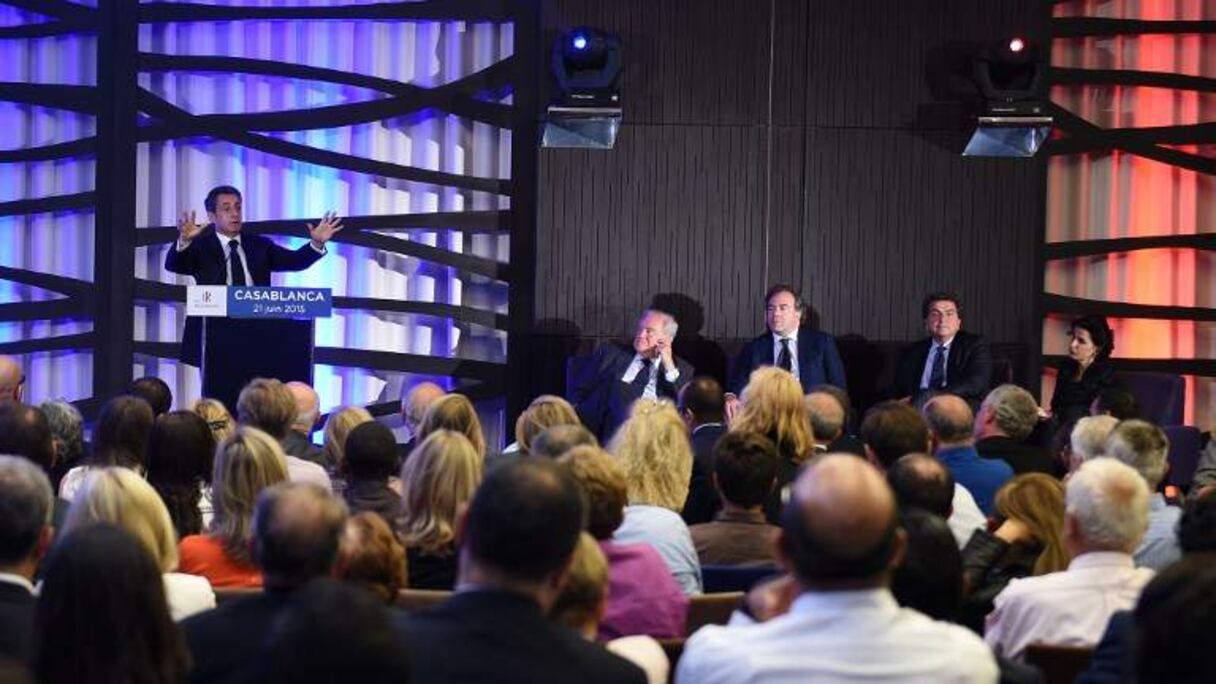 نيكولا ساركوزي خلال لقائه بأعضاء حزبه أمس بالبيضاء
