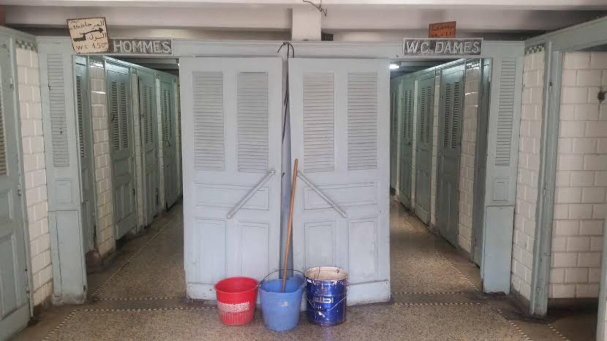 مرحاض عمومي بمنطقة باب مراكش بالمدينة القديمة