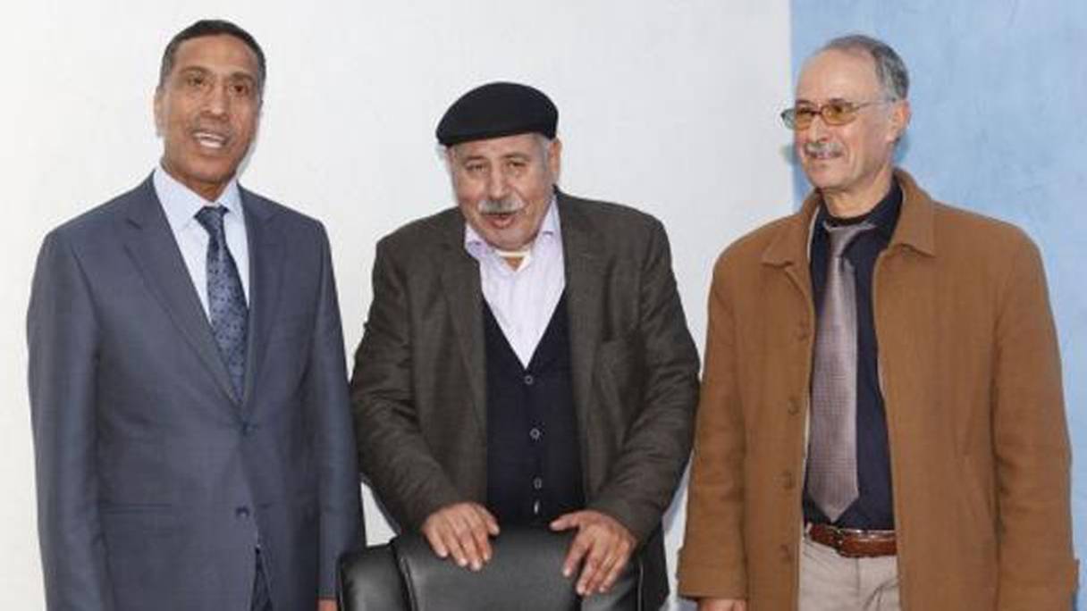 عبد الرحمان العزوزي ونوبير الأموي والميلودي موخاريق في لقاء سابق
