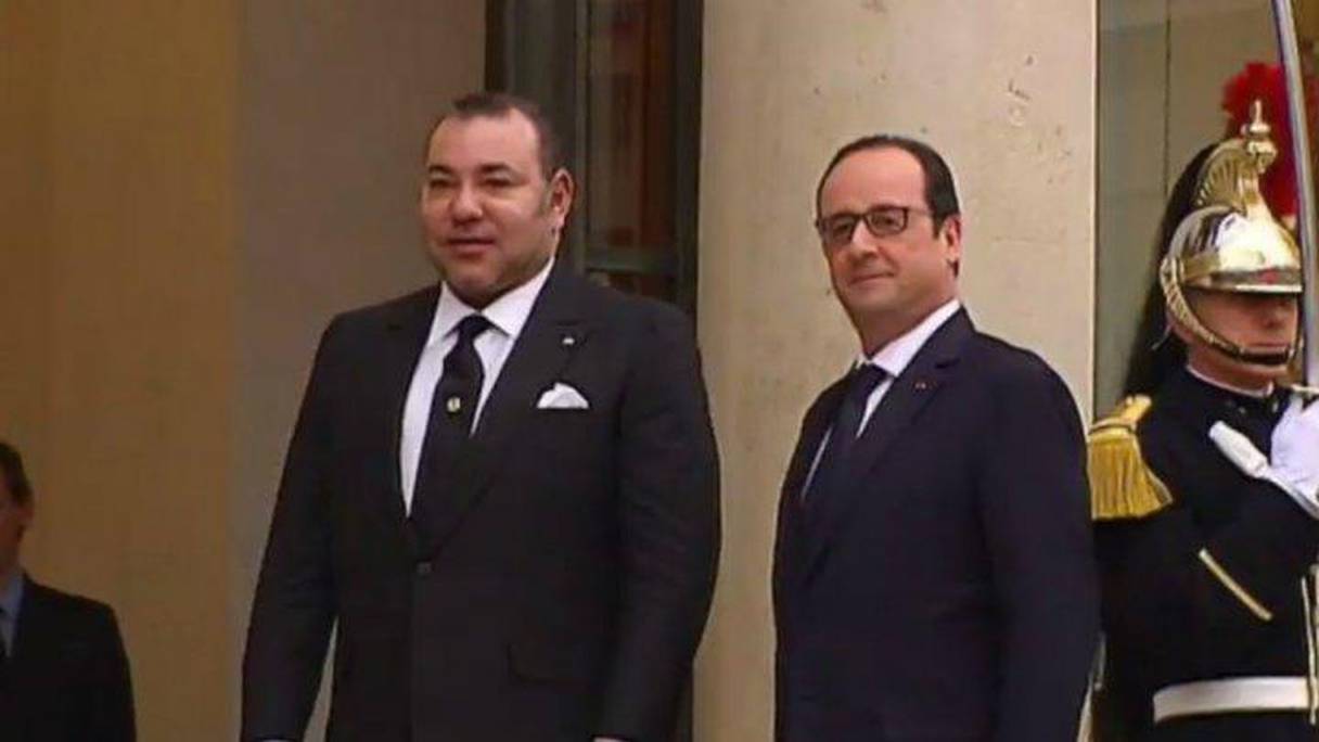 هولاند يستقبل محمد السادس بمدخل القصر الرئاسي الفرنسي، اليوم الاثنين
