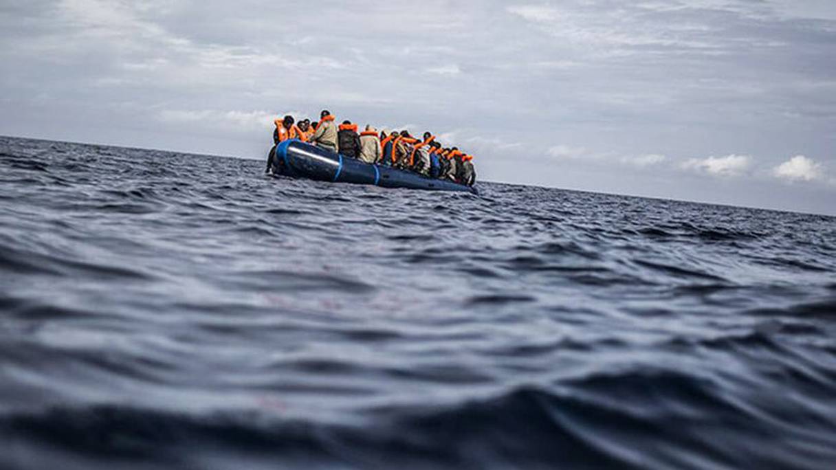 صورة تعبيرية لقارب يحمل مهاجرين سريين
